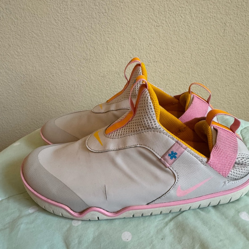 Nike Zoom Pulse Vast Grey Pink Kids shoes size 6.5